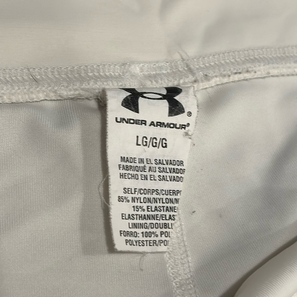 Women’s Large White Under Armour Shorty Shorts - Picture 3 of 5